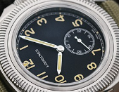 黑色和银色的金属材质，精仿浪琴表全新捷克空军1935腕表表带由一条钢链组成，还原飞行员在飞行中的风貌！